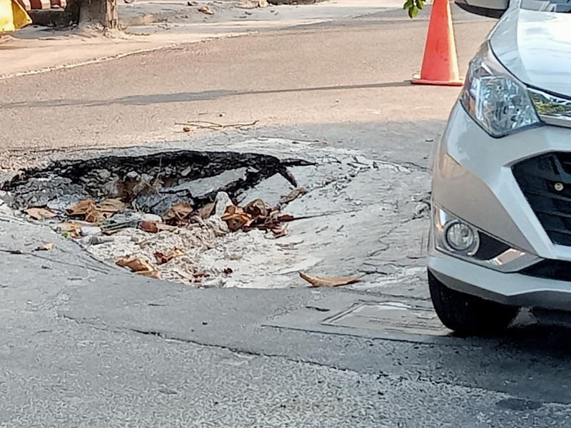 Pengguna Jalan Harus Hati-hati, Bekas Galian IPAL di Sukajadi Pekanbaru  Nyaris Ambruk