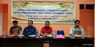 Kominfo Inhu & Mahasiswa Berikan Sosialisasi Ke Warga Terkait Bermedsos dengan Bijak