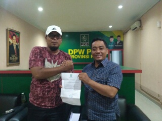 Ditandatangani DPP, Sekwil PKB Serahkan Surat Persetujuan Hafith Sukri Maju ke Erizal 