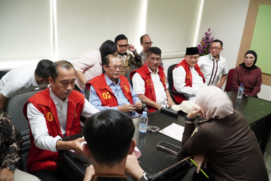 Kejati Sumsel Serahkan 4 Tersangka dan Barang Bukti Kasus Pasar Cinde ke Penuntut Umum