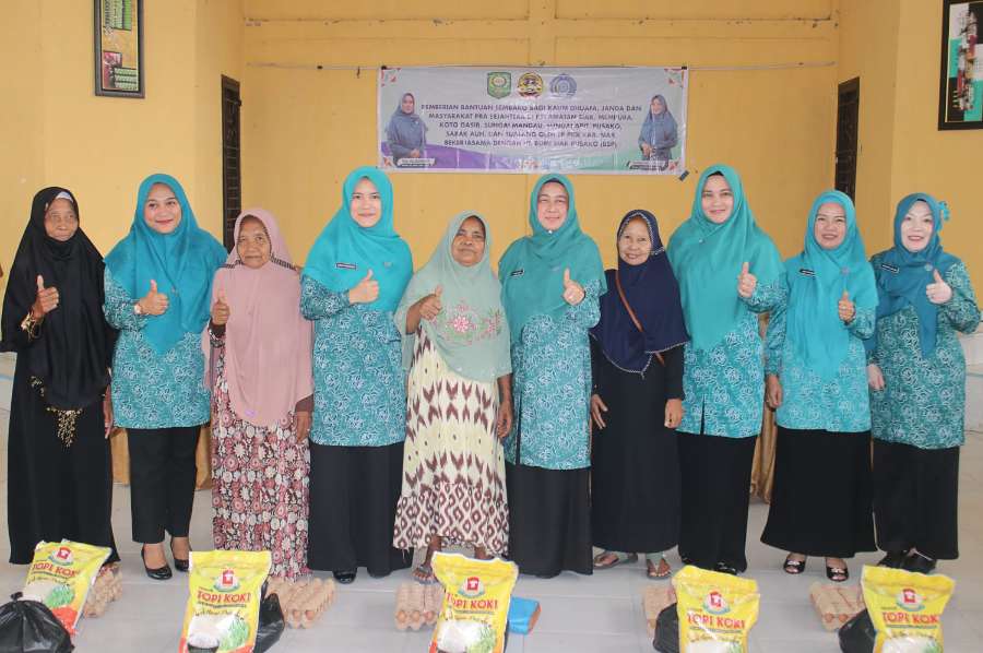 Ketua TP PKK Siak Salurkan Sembako di Tiga Kecamatan