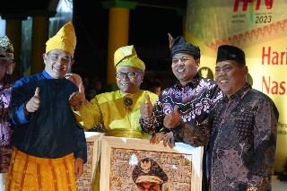 Terima Penghargaan,  Plt Bupati Kuansing Apresiasi PWI Riau