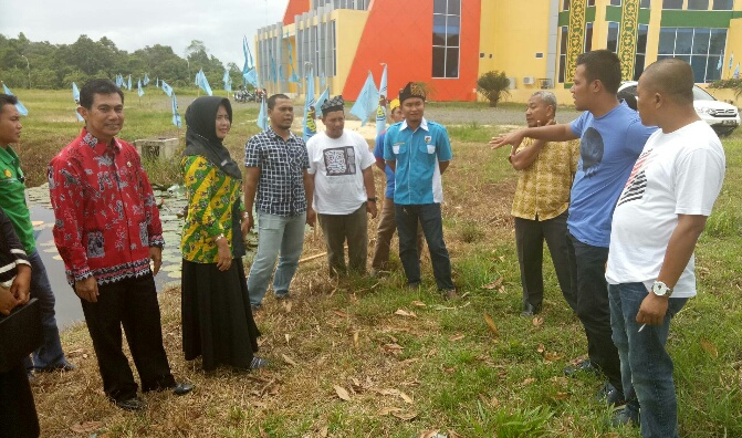 Manfaatkan Kolam Kosong, KNPI Kabupaten Siak Budidaya Ikan Nila di Sebelah Gedung Kesenian Siak