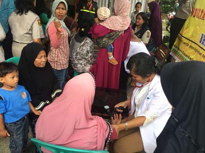 Tim Jumat Berkah Resta Pekanbaru Kunjungi Kediaman Sofianita Buruh Cuci Gosok