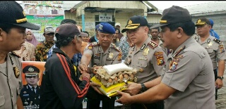 Kapolres Inhil Sambangi Lokasi Bencana Puting Beliung 