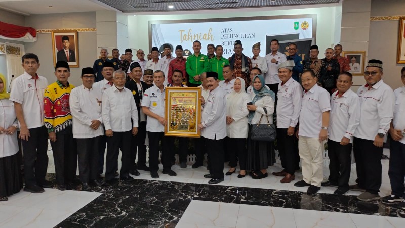 Terima Penghargaan FPK Riau, Gubri Ucapkan Terima Kasih kepada 69 Paguyuban se Riau