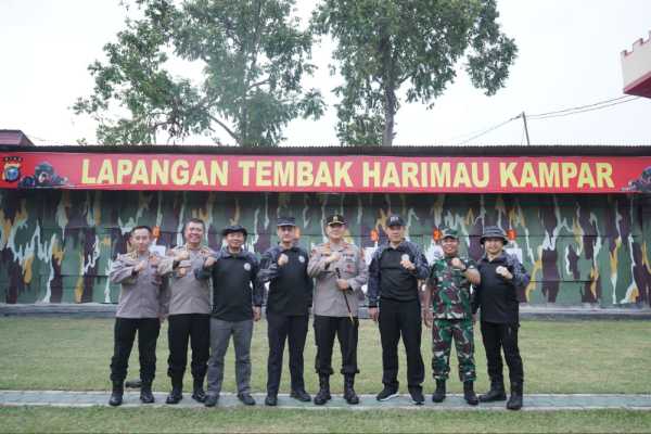 Kepala BNN RI Unjuk Kebolehan di Lapangan Tembak Mako Brimob 