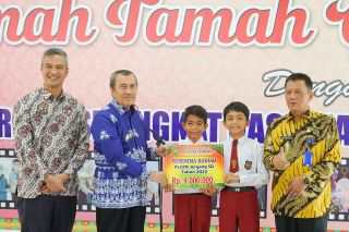 Puluhan Siswa/i Berprestasi di Olimpiade Terima Perhargaan dari Gubri