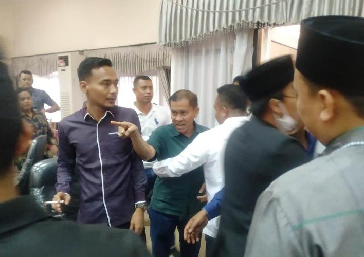 Sidang Paripurna DPRD Inhu Ribut, Ketua BEM STIE: Fokus Saja Jangan Banyak 'Drama'