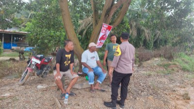 Cooling System Bhabinkamtibmas Polsek Bonai Bersama Masyarakat Desa Sontang Wujudkan Pilkada Damai