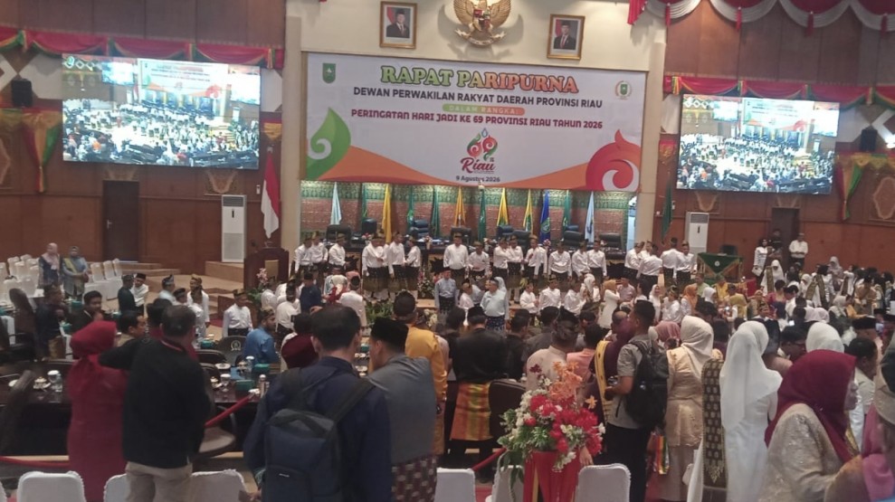 DPRD Riau Gelar Paripurna HUT Riau ke-69, Ini Harapan Mantan Gubernur Annas Makmun