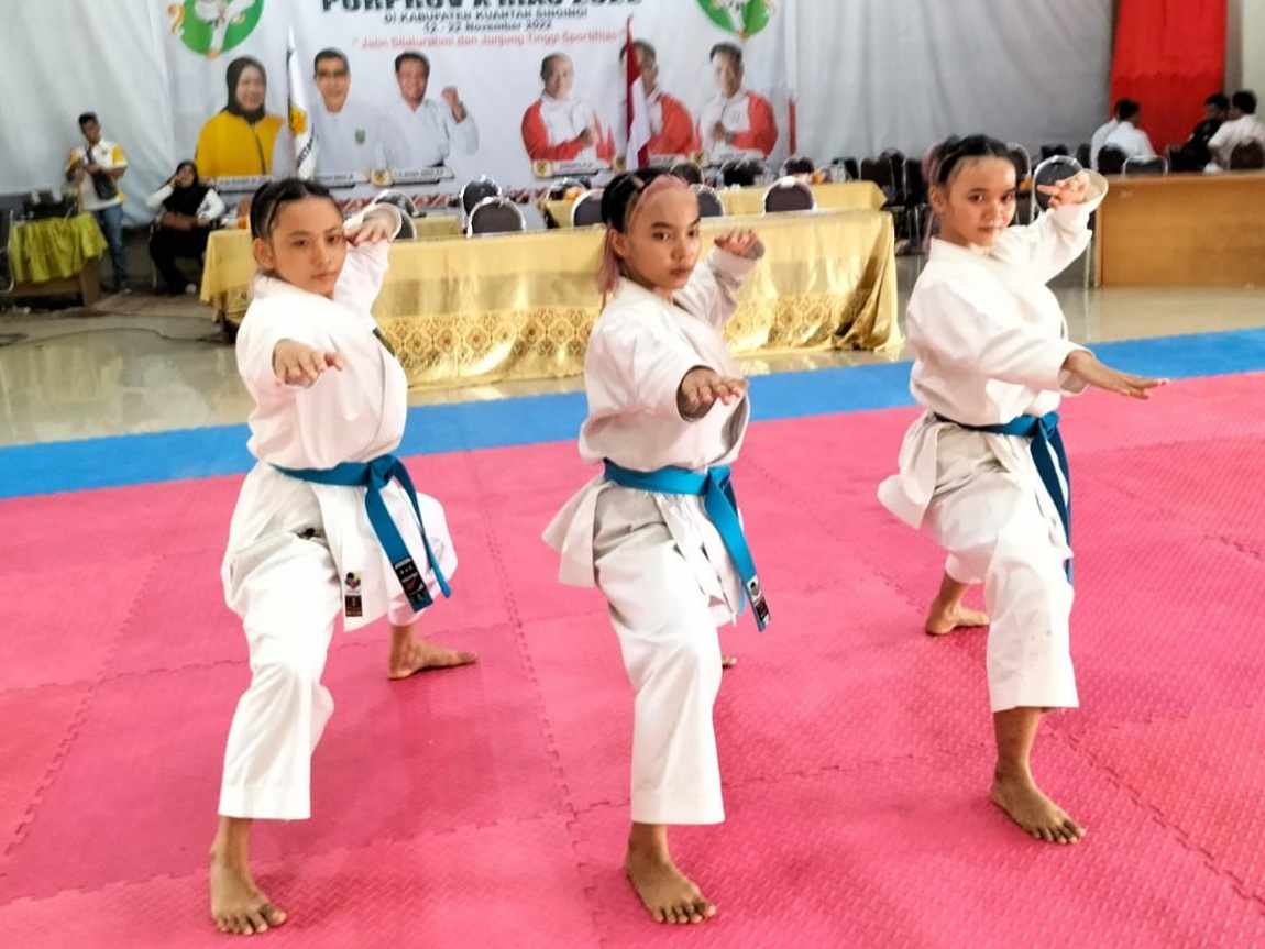 Karateka Group Putri Inhil Persembahkan Medali Emas di Porprov