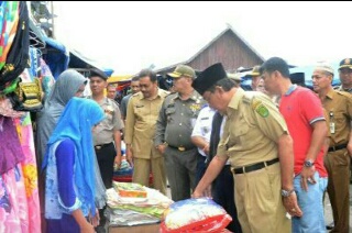 Bupati Wardan Beri Keringanan Pedagang Berjualan di Badan Jalan Hingga Idul Fitri 