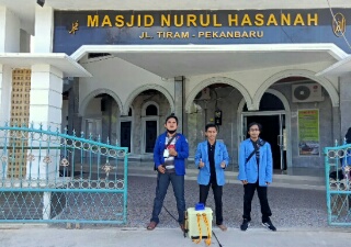 Kerjasama dengan Pihak Mesjid, Mahasiswa KKN DR Plus UIN Suska Riau Cegah Penyenbaran Covid-19