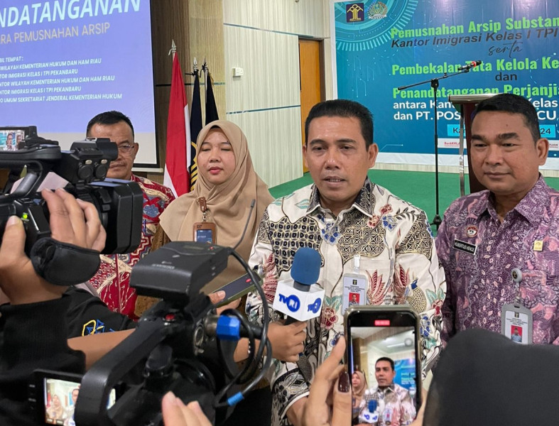 Imigrasi Pekanbaru Musnahkan 1.762 Arsip Layanan Keimigrasian WNA