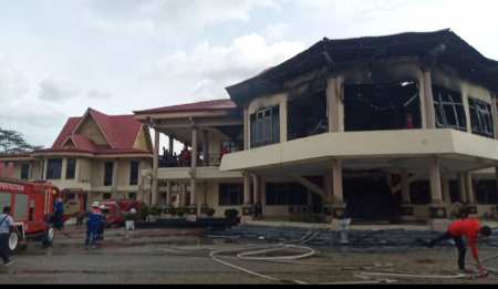Kebakaran Gedung DPRD Inhu Berhasil Dipadamkan, Polisi Amankan CCTV