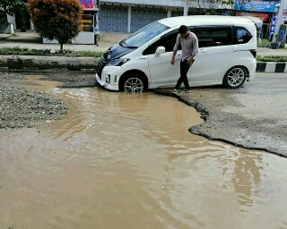 Jalan Rusak Parah, DPRD Riau Pertanyakan Komitmen Syamsuar