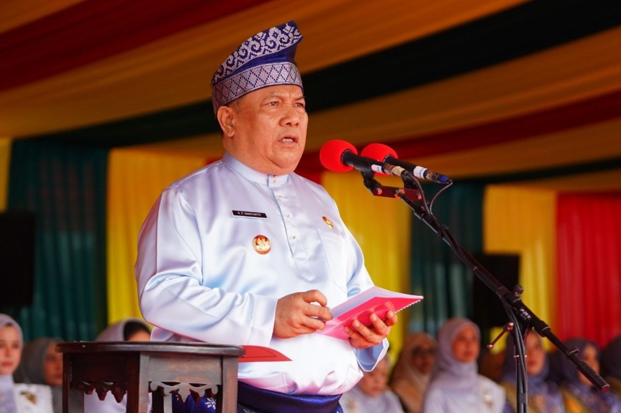 Pimpin Upacara HUT Riau ke-69, Plt Gubri SF Hariyanto Tekankan Pentingnya Persatuan dan Kesejahteraan