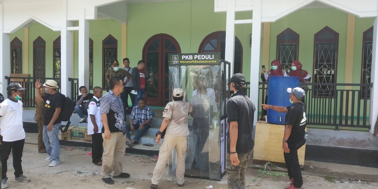 PKB Inhil Salurkan Bilik Sterilisasi dan Tempat Cuci Tangan di Guntung dan Pulau Burung