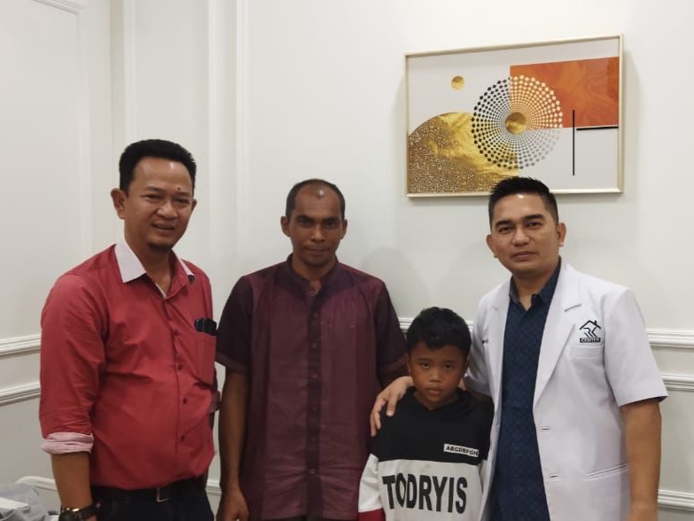 Ketua Kadin Inhil Kunjungi dr Rano Kirman saat Berikan Layanan Sunat Gratis kepada Masyarakat