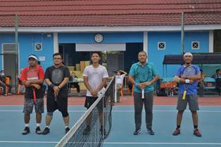 Final Turnamen Tenis PU Tarukim Siak Cup 2021 Pasangan Alfedri-Putra Raih Juara Satu
