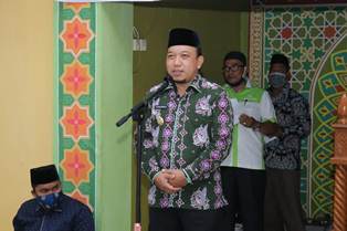 Salurkan Zakat Konsumtif, Husni Merza Ajak Kaum Dhuafa untuk Selalu Berdoa & Bersyukur