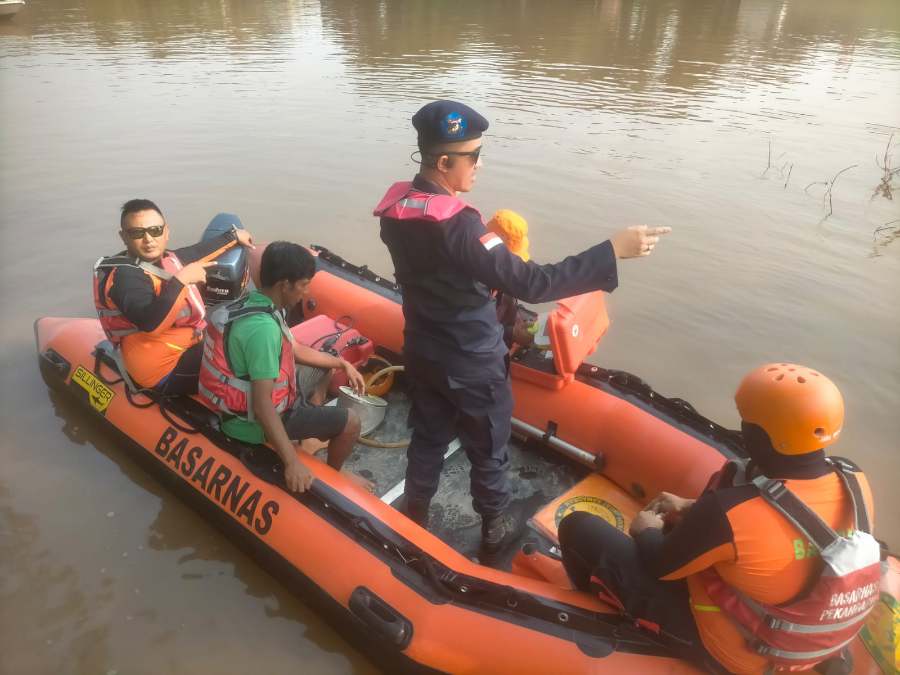 Lagi Asik Berenang, Bocah 12 Tahun Hilang Diseret Arus Sungai Siak