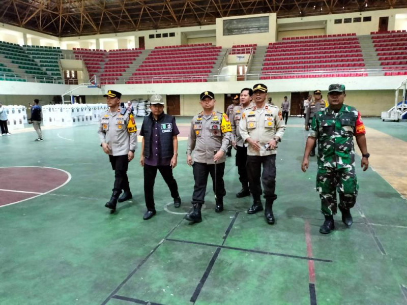 Kapolres Siak Tinjau Pleno Rekapitulasi Penghitungan Suara dan Pengamanan Pilkada di PPK Gor Tualang