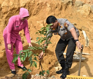Polri Peduli Penghijauan, Polres Inhu Tanam 5000 Pohon