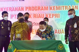 Bantu Kebutuhan Masyarakat Anambas Bank Riau Kepri Salurkan Program CSR 
