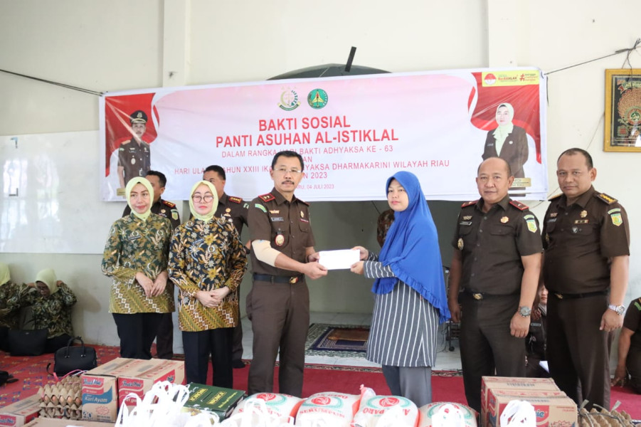 Sambut HBA dan Ultah IAD, Insan Adhyaksa Kejati Riau Kunjungi Panti Asuhan