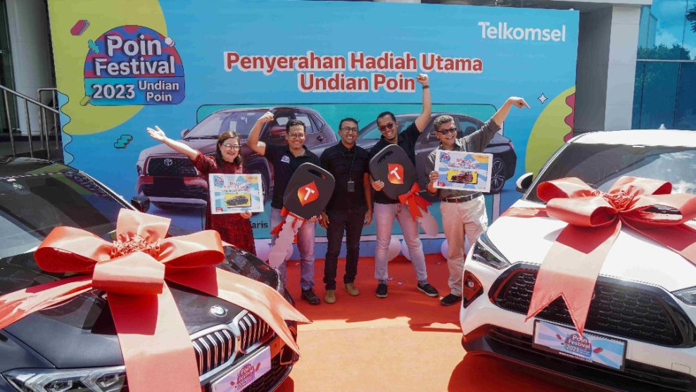 20 Tahun Jadi Pelanggan Setia Telkomsel, IRT Berhasil Boyong Mobil Mewah BMW