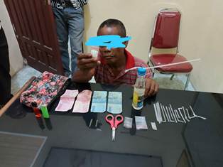 Jajaran Polres Siak Amankan Warga Lubuk Dalam Lagi Asyik Nyabu di Rumah