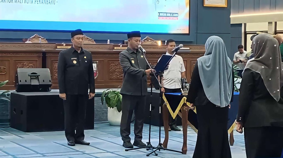 Wali Kota Pekanbaru Agung Nugroho Lantik 16 ASN, 7 Pejabat Eselon III