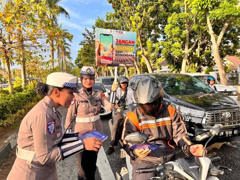 Ditlantas Polda Riau Gencarkan Kampanye Keselamatan di Kawasan Tugu Perjuangan Pekanbaru