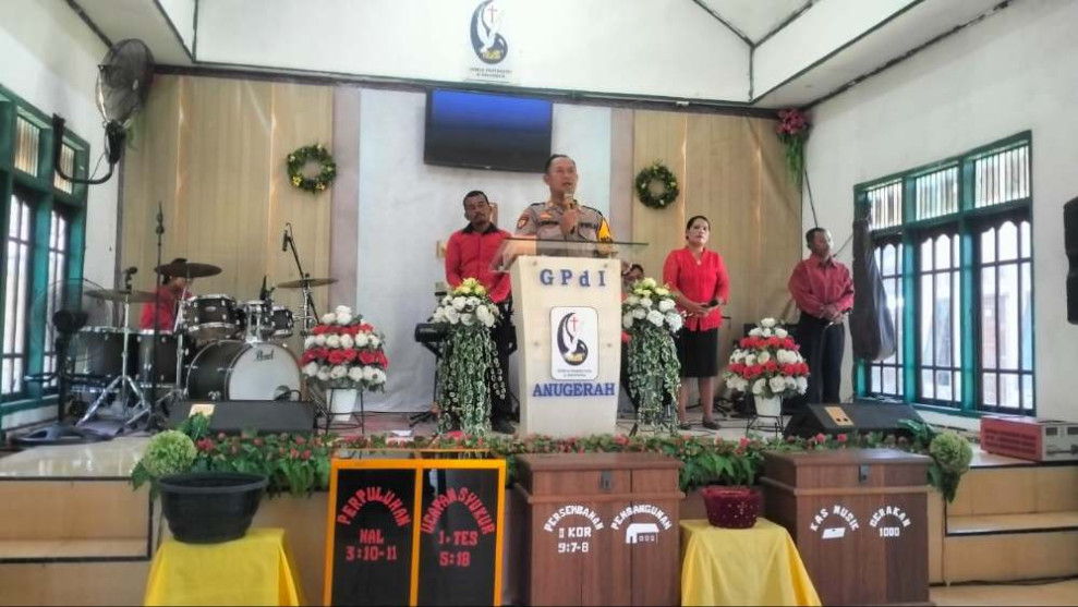 Kapolsek Tempuling Bersama Jamaat Gereja di Desa Harapan Jaya Perkuat Persatuan dan Kesatuan Antar Agama