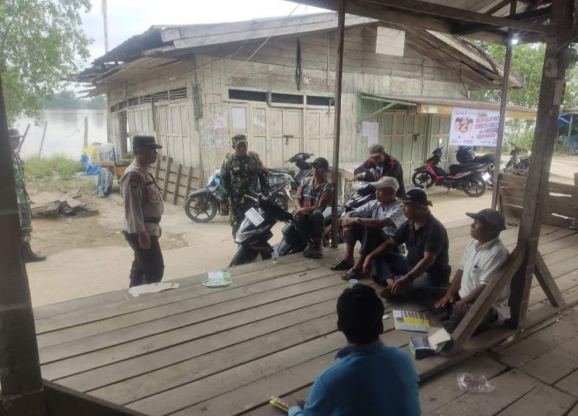 Kapolsek Tempuling Berjumpa Santai dengan Tukang Ojek, Dengarkan Keluh Kesah Pasca Pilkada 2024