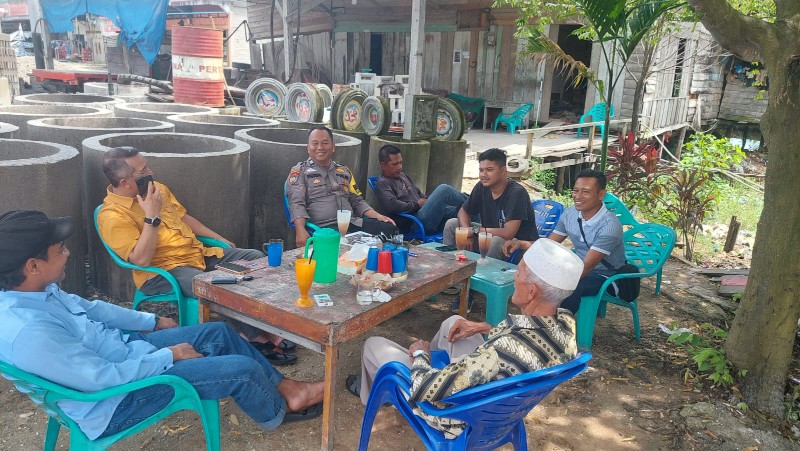 Sambangi Masyarakat Desa Kadang Mungkal, Polsek Bonai Darussalam Ajak Sukseskan Pilkada 2024