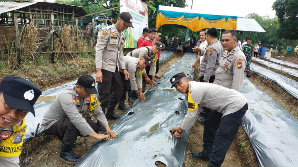 Polres Kuansing Luncurkan Program Ketahanan Pangan di Desa Seberang Taluk Hilir Melalui Zoom Meeting