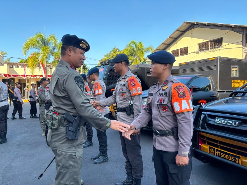 Bawa Dapur Lapangan dan Water Treatment, Tim SAR Brimob Bali Siap Bantu Korban Bencana NTT