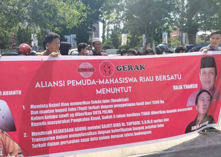 Aliansi Pemuda Mahasiswa Demo Kejati Riau Terkait Duta Palma, Persoalkan Lahan 1.500 Hektar