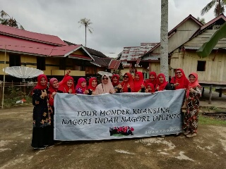 Mondek-Mondek Kuansing Kunjungi Rumah Adat Kenegerian Sentajo