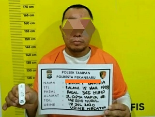Pelaku Jambret Ini Habis Dihajar Massa saat Mencoba Kabur Melawan Arus 