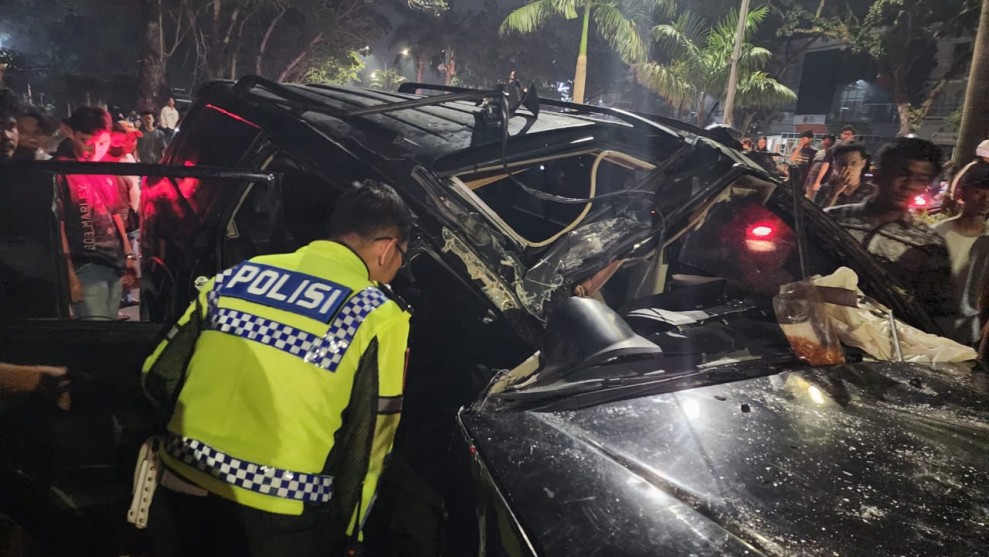 Pajero Sport Tabrak Tiang Rambu di Sudirman Pekanbaru, Begini Penampakannya