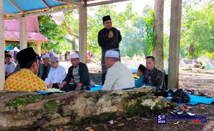 Melirik Ziarah Kubur Hari Raya Enam, Tradisi Masyarakat Kuansing Tak Lekang Oleh Waktu