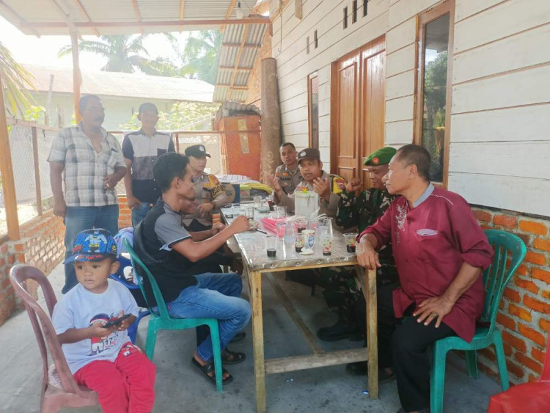 Bersinergi Bhabinkamtibmas Polsek Lubuk Dalam Sampaikan Pesan Pilkada Damai