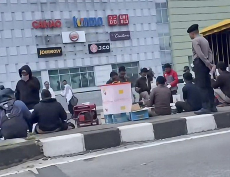 Tim KPK Cek Fly Over Simpang SKA terkait Dugaan Korupsi, Jalan Ditutup Sementara