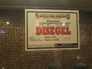 Diduga Melanggar Aturan, Imperial KTV Grand Central Hotel Pekanbaru Disegel