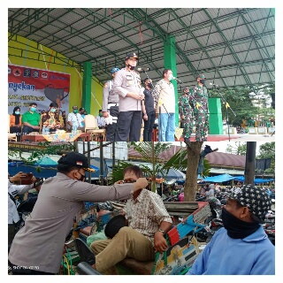 Kampayekan Pakai Masker, Polres Inhu Bagikan Masker 15 Ribu Kepada Masyarakat