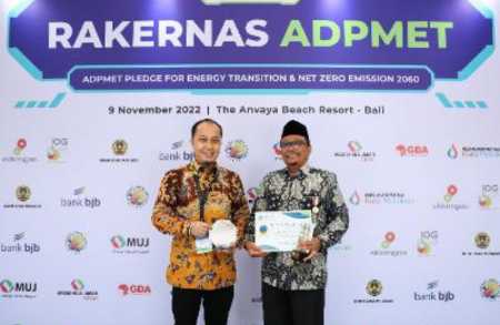 Siak Raih Penghargaan Kategori Capaian Kinerja Daerah Anggota ADPMET dalam Penggunaan Energi Terbarukan